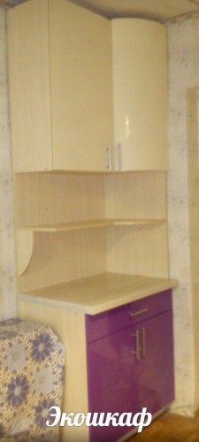 Маленький угловой кухонный шкаф